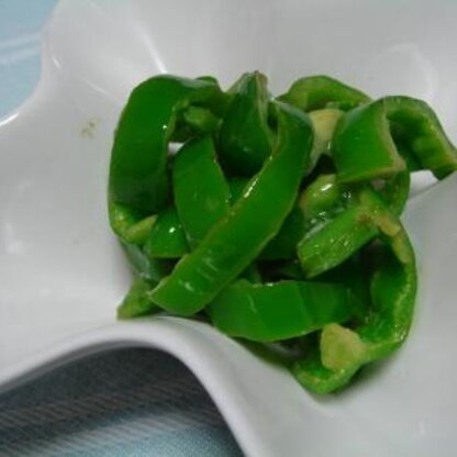 キレーな緑でお弁当においしい彩を添えてもらいました♡noonoさんの「だけ」シリーズ（勝手にそう呼んでマス）、単一材料でできるのでとっても感謝レシピです♪